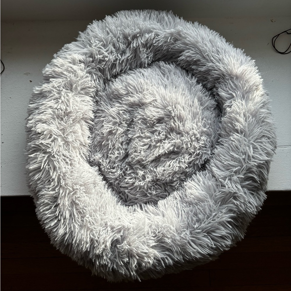 Plush cat bed